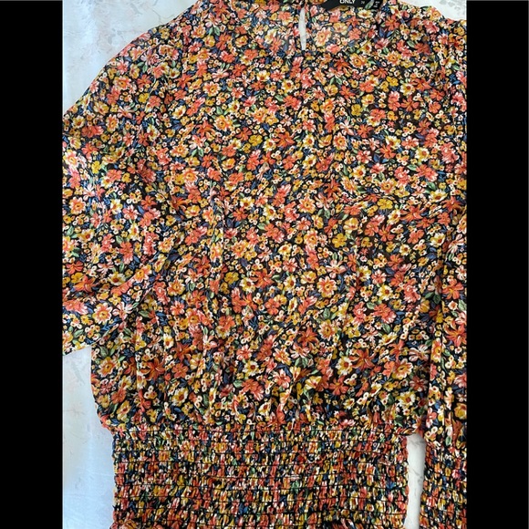 Only women’s top - Picture 4 of 5